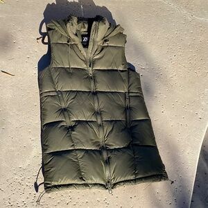 Long puffy vest in army green S by ZARA